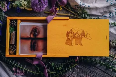 Wooden slide box for photos 15x23cm + USB space