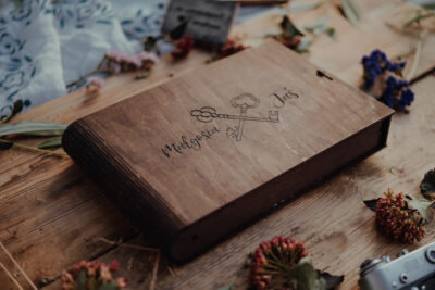 Wooden book box for 15x23cm photos